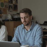 &laquo; Lass&eacute;s de la vie &eacute;tudiante, ces salari&eacute;s reconvertis d&eacute;chantent et font machine arri&egrave;re &raquo;