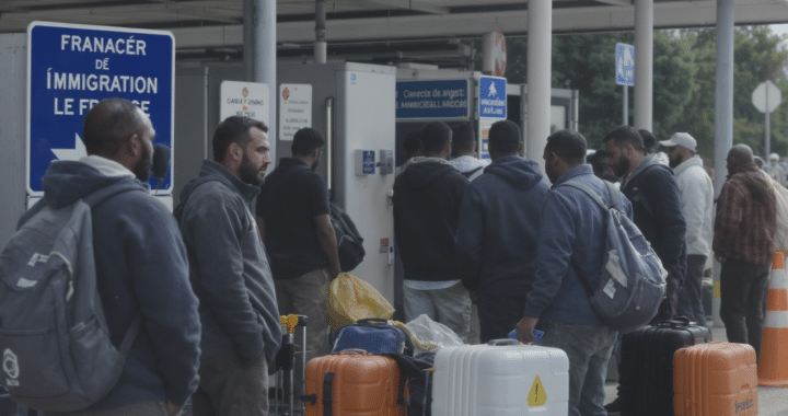 découvrez comment la france intensifie les contrôles et les règles concernant les travailleurs saisonniers venus du maroc pour mieux encadrer leur emploi et garantir leurs droits.