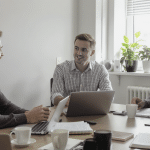 &laquo; Plus de responsabilit&eacute;s, une ambiance conviviale et un meilleur &eacute;quilibre vie pro-vie perso &raquo; : pourquoi ces jeunes dipl&ocirc;m&eacute;s pr&eacute;f&egrave;rent les PME