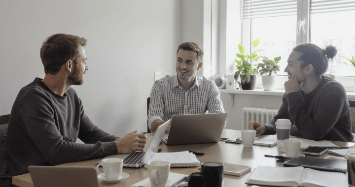 découvrez pourquoi les jeunes diplômés choisissent les pme : plus de responsabilités, une ambiance conviviale et un meilleur équilibre entre vie professionnelle et vie personnelle.