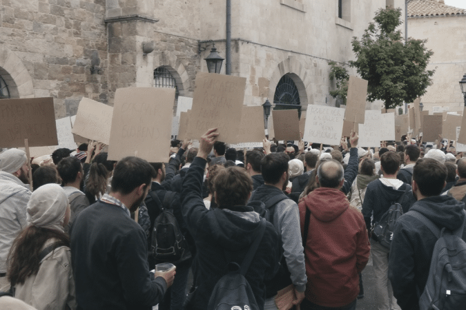 &Agrave; Carcassonne, des syndicats expuls&eacute;s de locaux municipaux manifestent contre la mairie RN