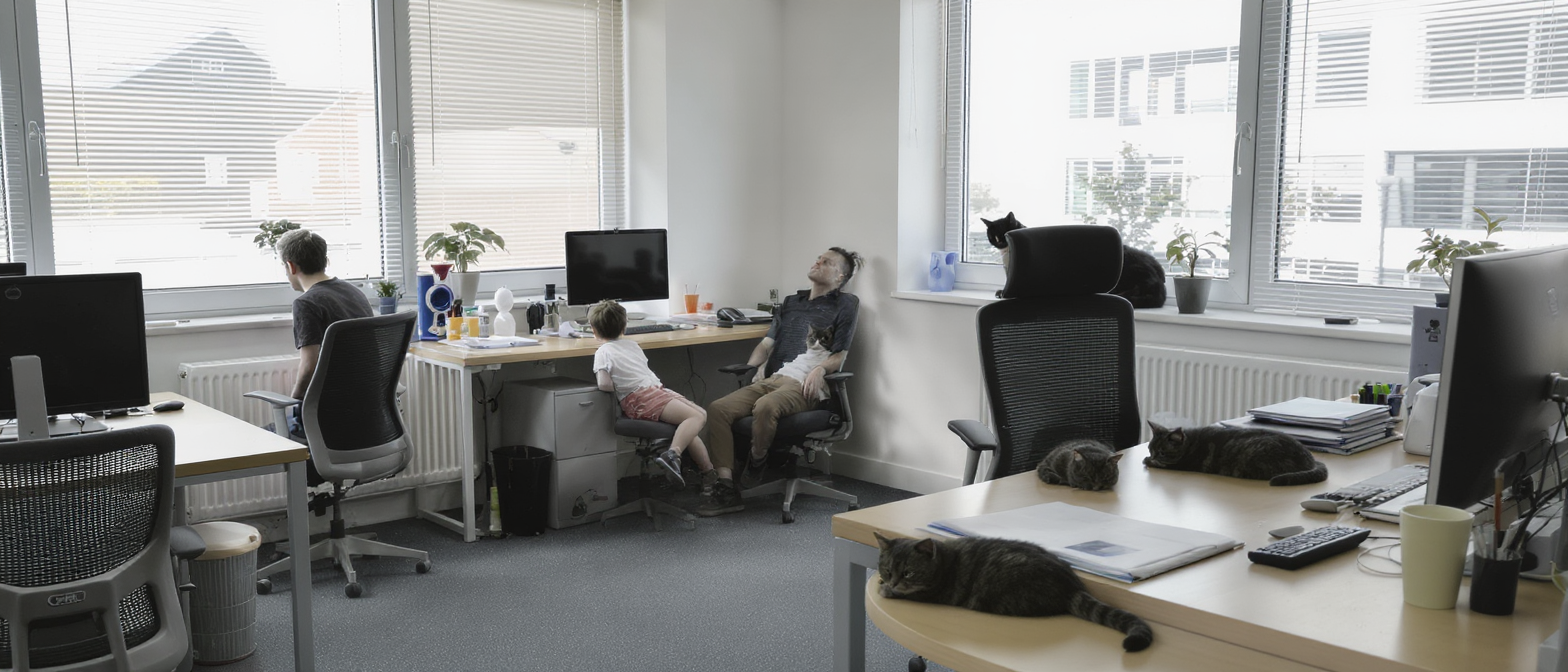 découvrez comment certaines entreprises accueillent enfants et chats au bureau pour mieux supporter la canicule et créer un environnement de travail plus agréable durant les fortes chaleurs.