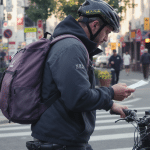 Revalorisation partielle du revenu minimal des coursiers &agrave; v&eacute;lo : un compromis dans le conflit avec Uber Eats et Deliveroo