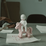&laquo; Une poup&eacute;e sur un poney et des dessins os&eacute;s : le pot de d&eacute;part surprenant de Marine, ouvri&egrave;re dans le BTP &raquo;