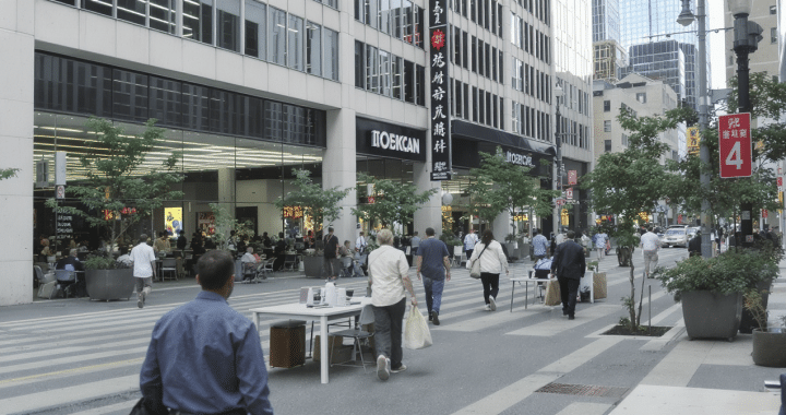 aux états-unis, la croissance économique reste soutenue, mais génère moins d’emplois, signe d’un marché du travail qui ralentit.